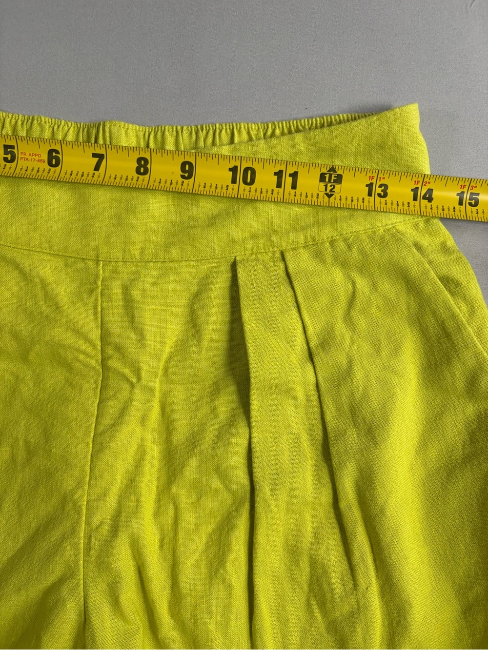 Abercrombie & Fitch Sloane High Waist Pleated Trouser Shorts Chartreuse, M - Picture 4 of 9